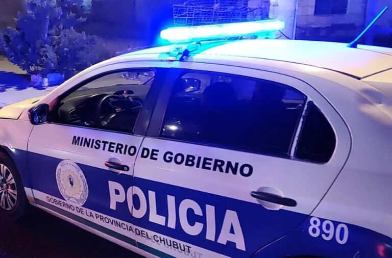 Operativo policial en calle Lorenzo Rey tras balacera en barrio San Cayetano, Comodoro Rivadavia