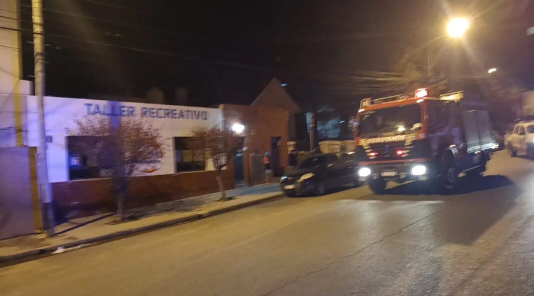 Ilustración simbólica de una vela en memoria de la infancia.