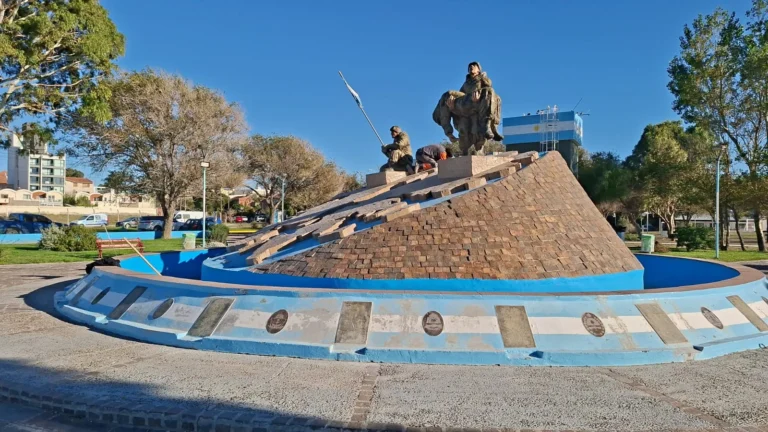Acto de conmemoración del Día del Veterano de Malvinas en una localidad de Chubut.