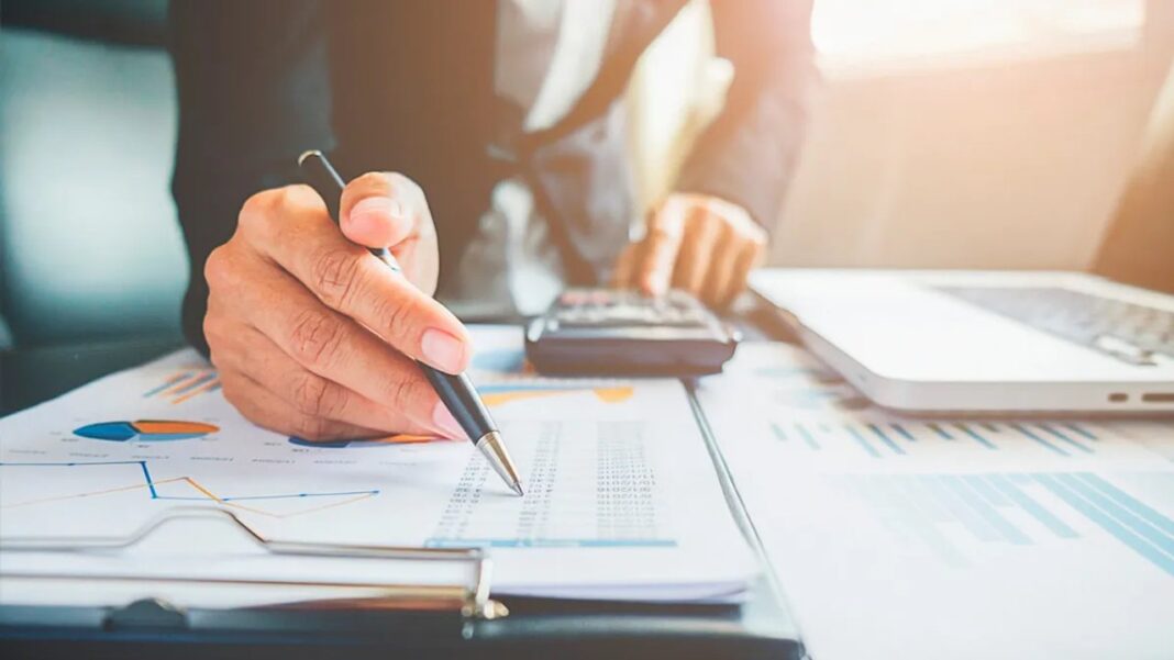 Gráfico de barras que muestra la caída en la demanda de créditos durante el primer trimestre de 2026