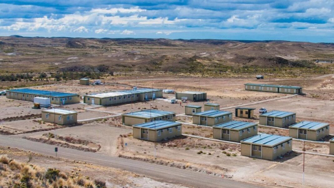 Vista aérea del campamento minero Cerro Moro en la provincia de Santa Cruz