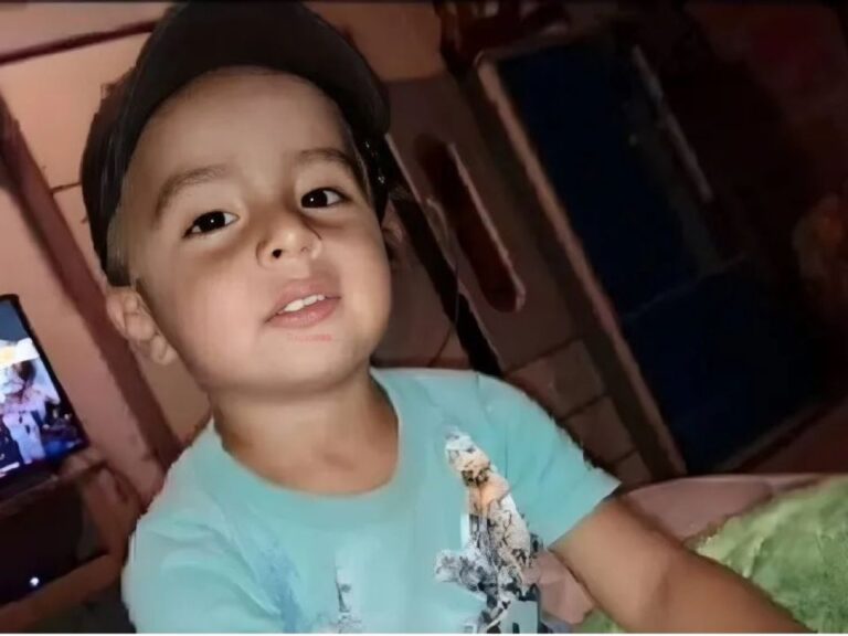 Ilustración genérica de una carta sobre un escritorio, representando el reclamo de la familia de Loan.