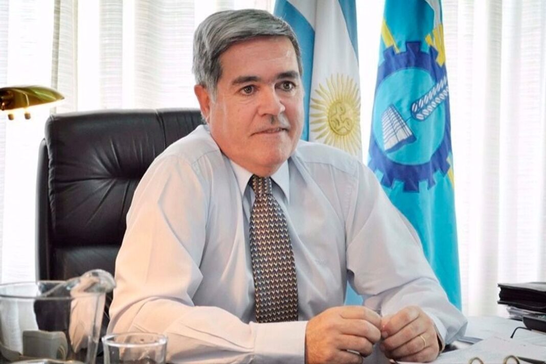 Símbolo de la justicia sobre un mapa de la provincia de Chubut