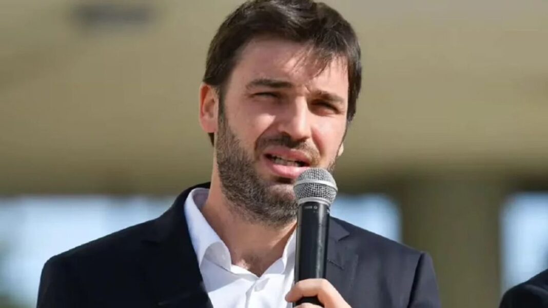 Gobernador Ignacio Torres en un acto oficial en Chubut