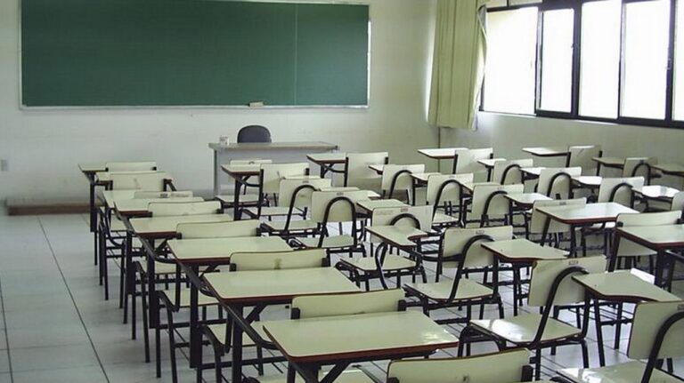 Ministro de Seguridad del Chubut, Héctor Iturrioz, en conferencia sobre amenazas en escuelas