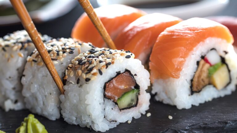 Interior de un local de Fabric Sushi en la Costanera porteña