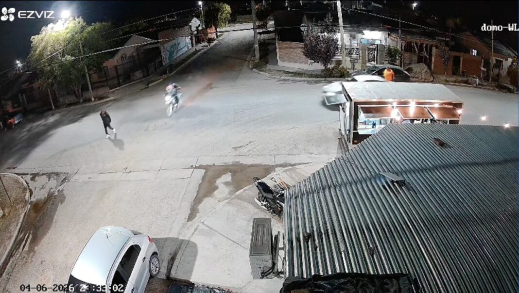 Esquina de las calles Puerto Deseado y Juez Antonio Garro en el barrio Valentina Sur, Neuquén.