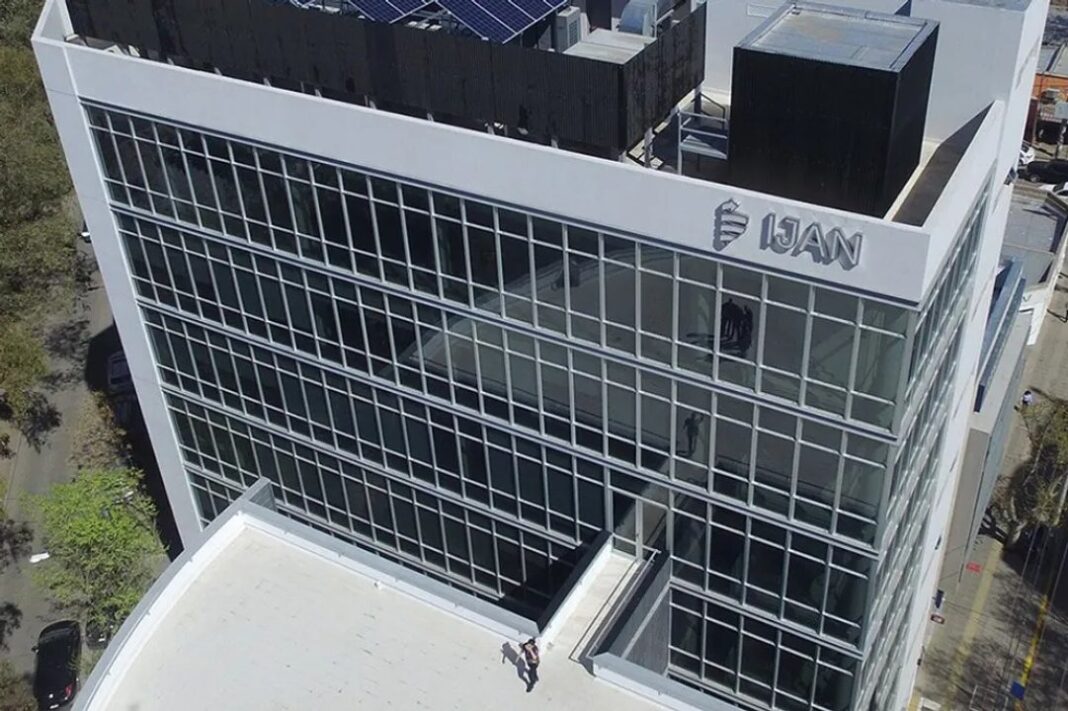 Logotipo del IJAN junto a símbolos de certificación de seguridad y transparencia