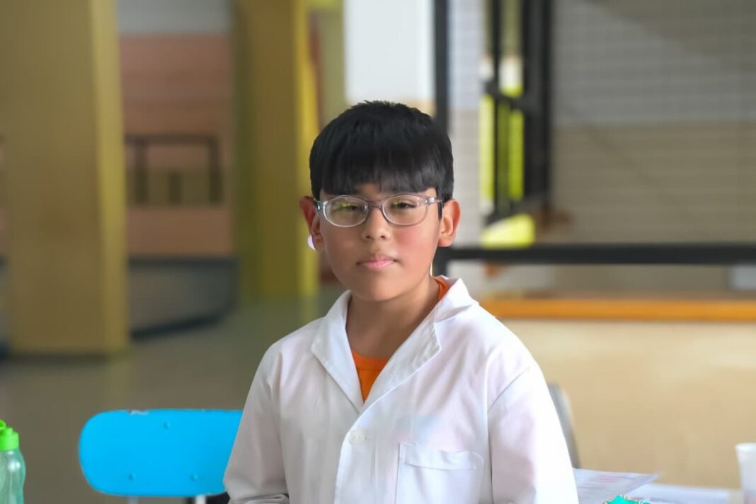 Unidad móvil del programa Ver para ser libres realizando controles oftalmológicos a estudiantes en Chubut.