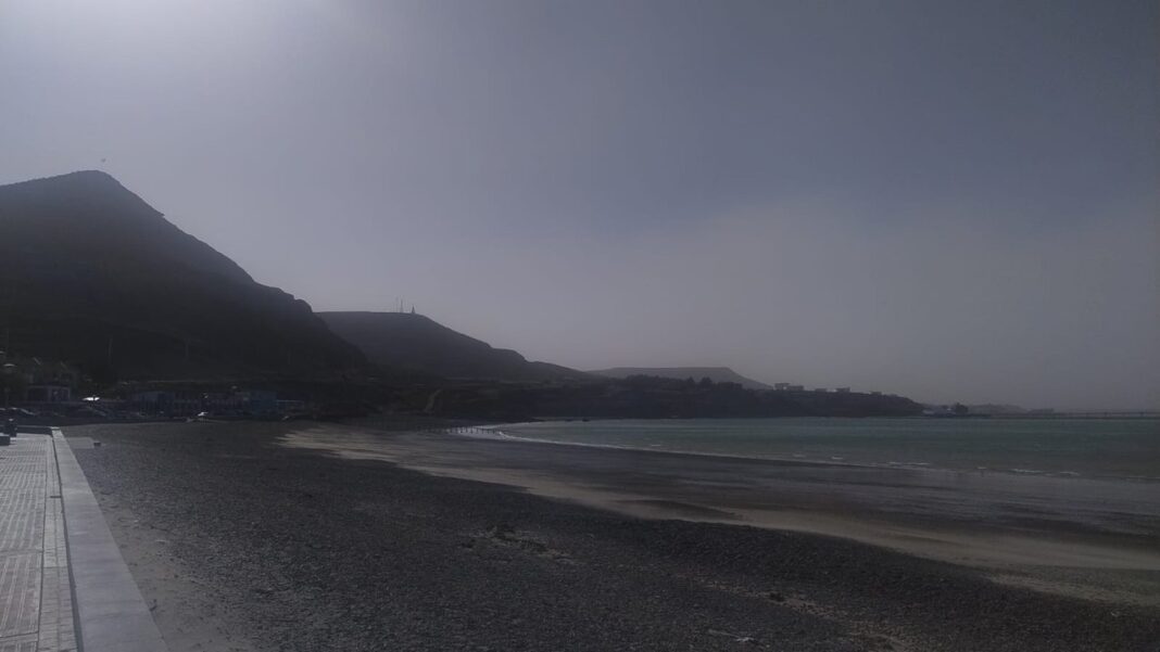 Mapa del tiempo de la provincia de Chubut con íconos de viento y nubes