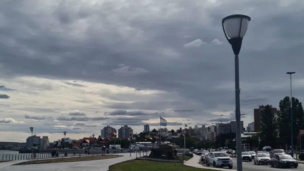 Pronóstico del tiempo para la ciudad de Comodoro Rivadavia, Chubut, con cielo parcialmente nublado.