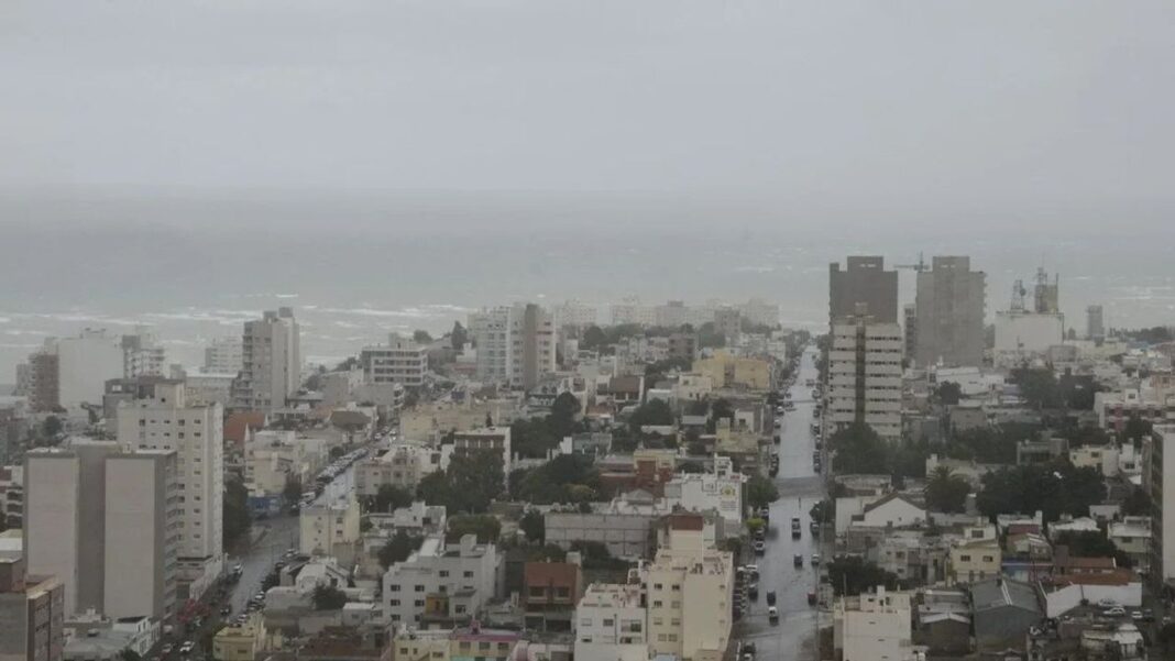 Mapa del tiempo de la provincia de Chubut con íconos de viento y nubes