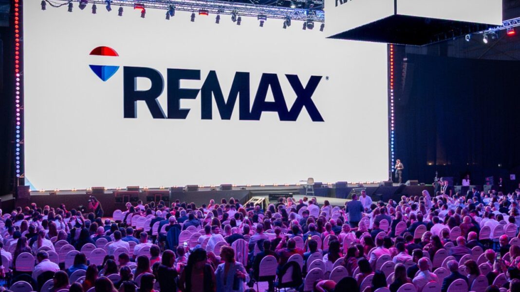 Convención de REMAX en Tecnópolis con más de 1800 emprendedores y agentes inmobiliarios.