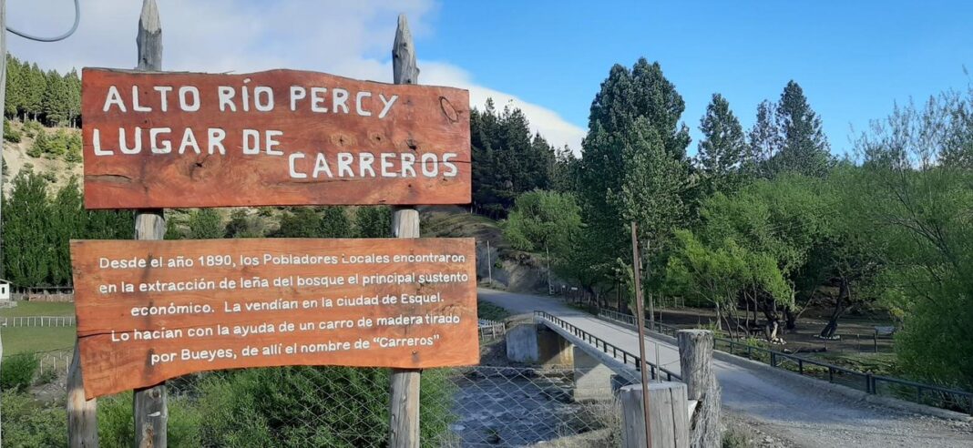Vista del río Percy en el Valle 16 de Octubre, Chubut