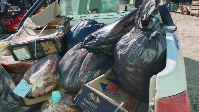 Inspección sanitaria en comercio de Viedma con carne decomisada