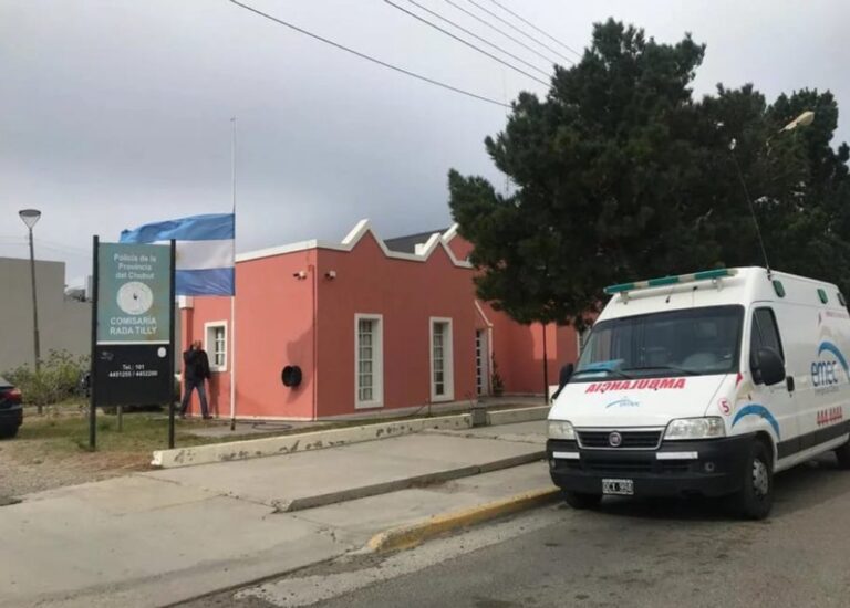 Fachada de un edificio de seguridad o comisaría en la provincia de Chubut.