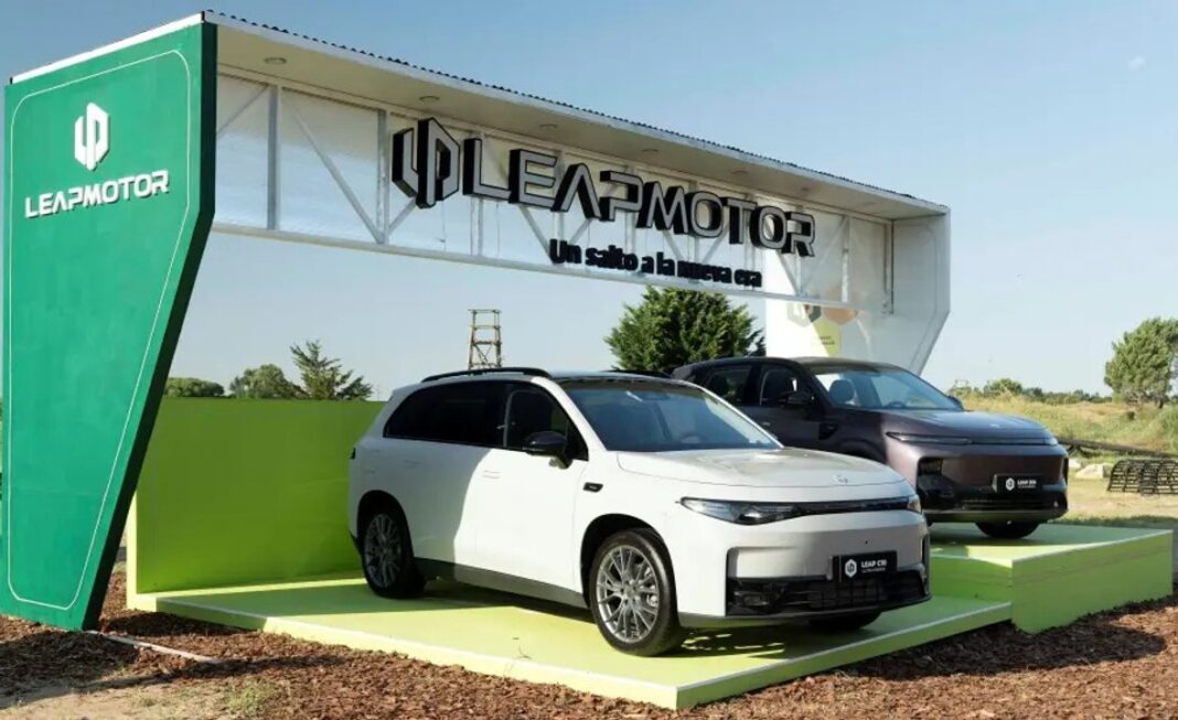 Leapmotor C10 y B10 en exhibición durante el Summer Car Show 2026