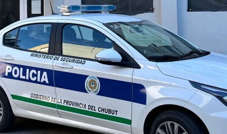 Fachada de la Escuela N° 790 en Puerto Madryn, Chubut