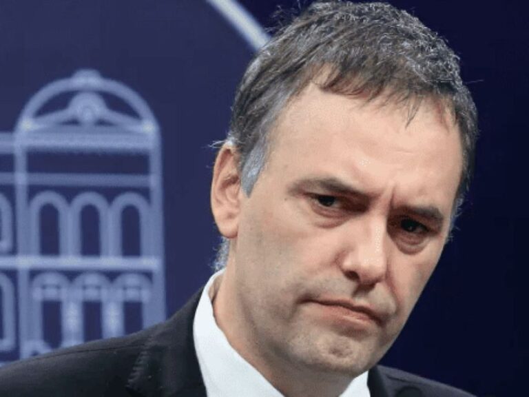 Manuel Adorni en conferencia de prensa