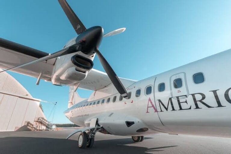Avión de American Jet S.A. en pista de aterrizaje