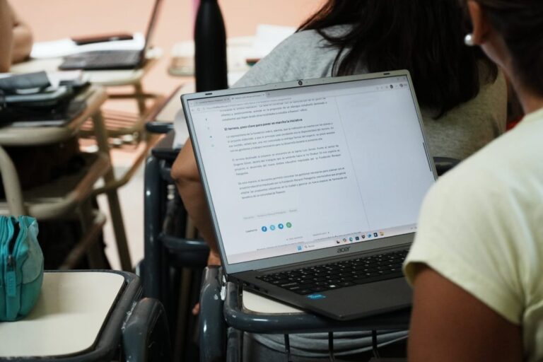 Formulario digital de inscripción para becas de formación docente en Chubut