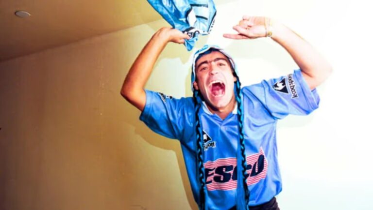 Jugadores de Belgrano celebrando el título en el estadio Mario Alberto Kempes