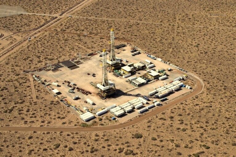 Reunión de directivos de Chevron con el ministro Luis Caputo en el Ministerio de Economía