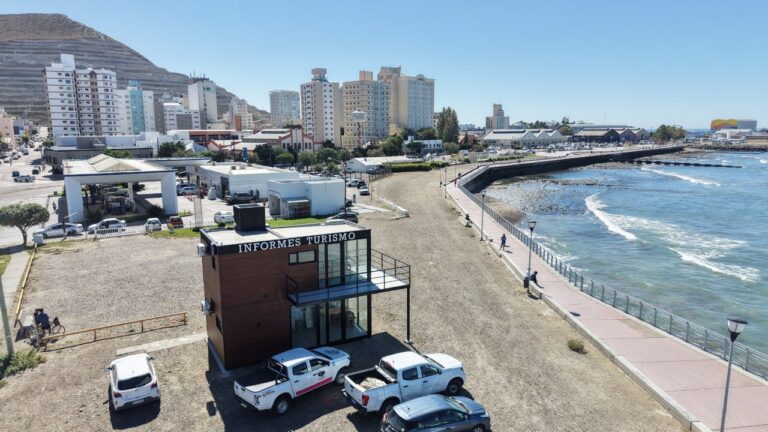 Centro de Informes Turísticos de Comodoro Rivadavia sobre el Paseo Costero