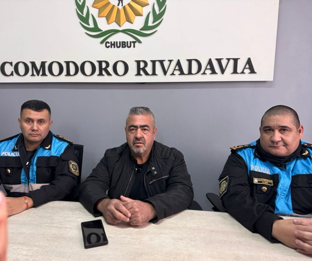 Conferencia de prensa del ministro de Seguridad Héctor Iturrioz en Comodoro Rivadavia