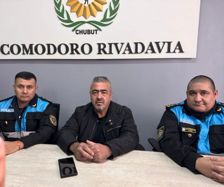 Conferencia de prensa del ministro de Seguridad Héctor Iturrioz en Comodoro Rivadavia