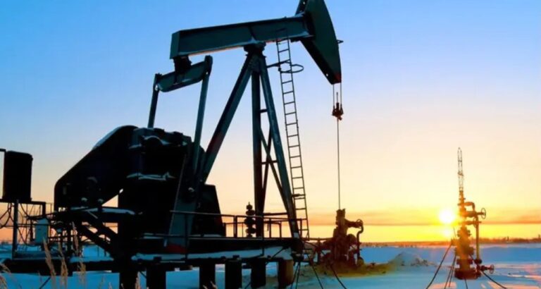 Instalaciones de yacimiento petrolero en Tierra del Fuego