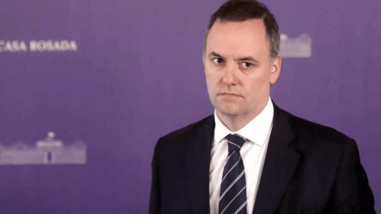 Fachada de la vivienda de Manuel Adorni en el country Indio Cuá, Exaltación de la Cruz