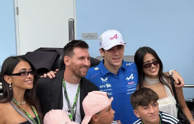 Lionel Messi abraza a Franco Colapinto en la grilla del Gran Premio de Miami de Fórmula 1