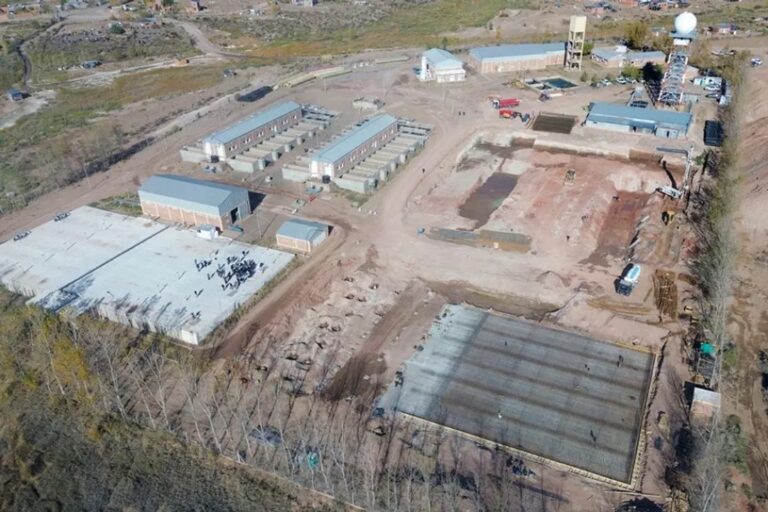 Vista de la planta potabilizadora de Mari Menuco en Neuquén