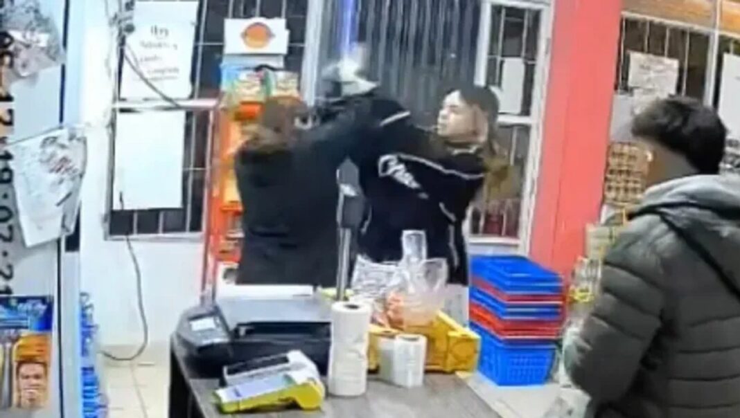 Almacén en el barrio Islas Malvinas de Neuquén donde ocurrió la pelea entre una clienta y una cajera
