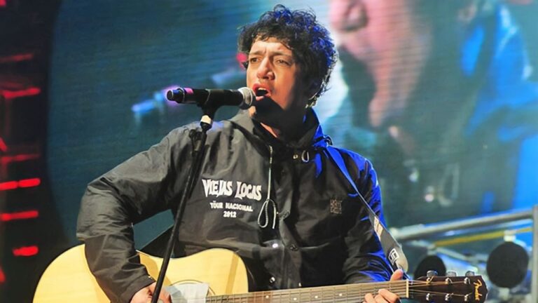 Cristian Pity Álvarez en una presentación musical