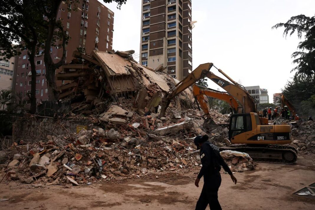 Escombros de edificios colapsados tras terremotos en Venezuela