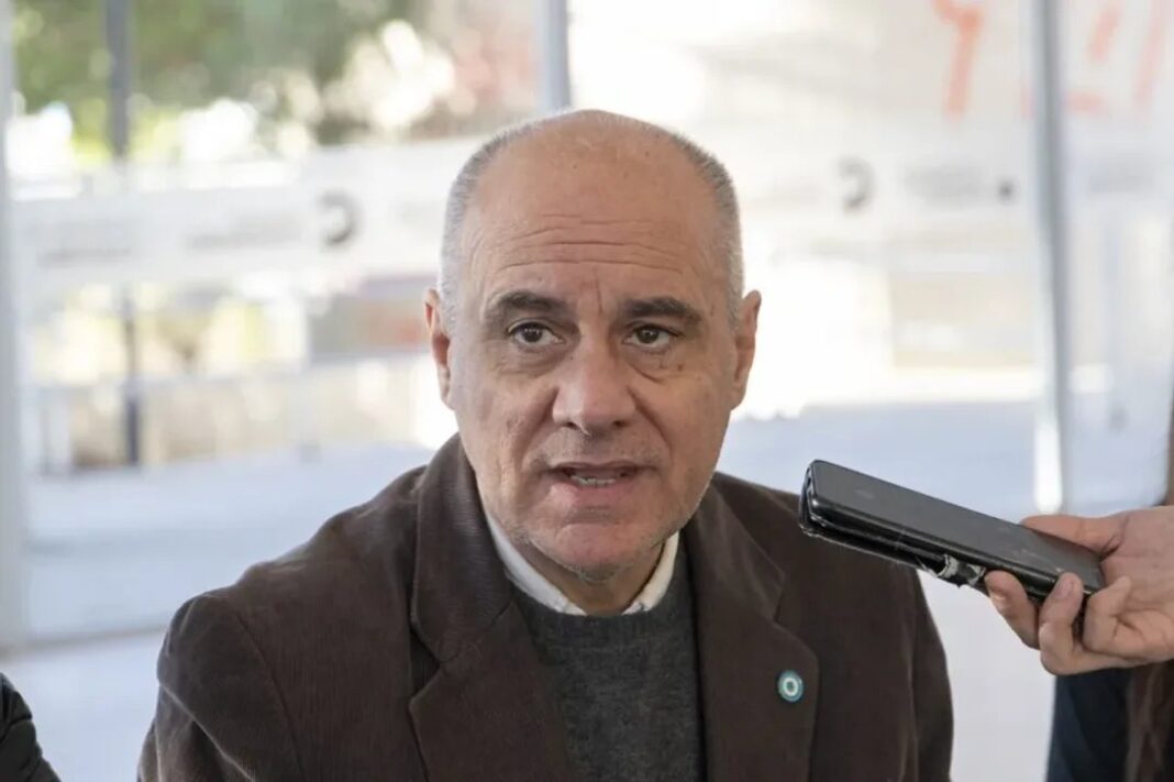 Sergio Bohe en conferencia de prensa sobre el traspaso del servicio de transporte urbano