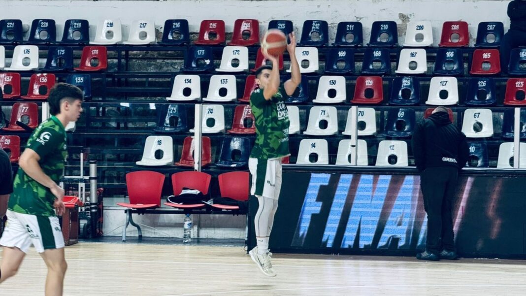 Sebastián Carrasco en la final de la Liga Nacional de Básquet