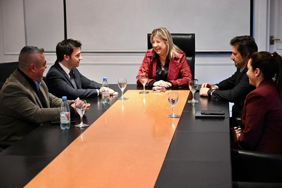 Reunión entre el gobernador Ignacio Torres y la ministra Alejandra Monteoliva