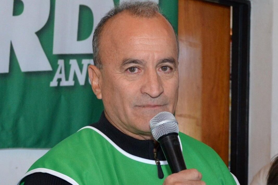 Félix González, secretario general de ATE Esquel, en una conferencia de prensa