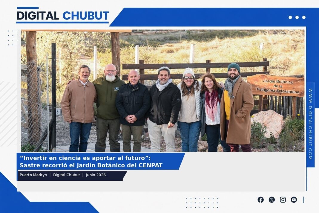 Intendente Gustavo Sastre recorriendo el Jardín Botánico del CENPAT en Puerto Madryn