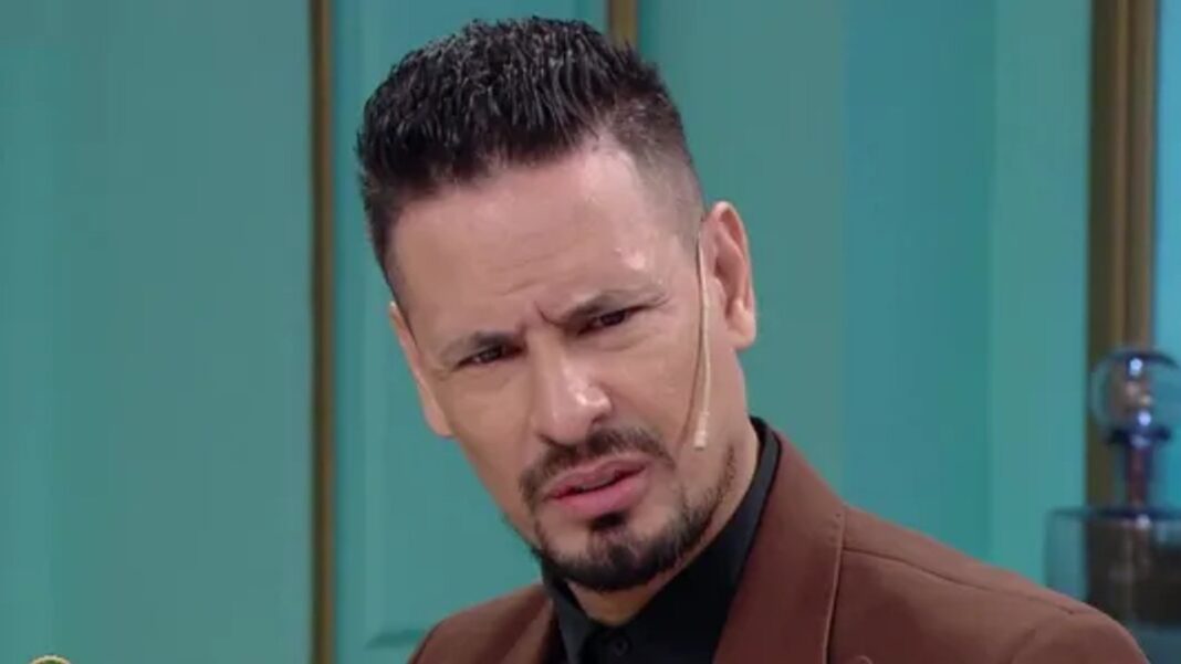 Rodrigo Tapari en un escenario musical