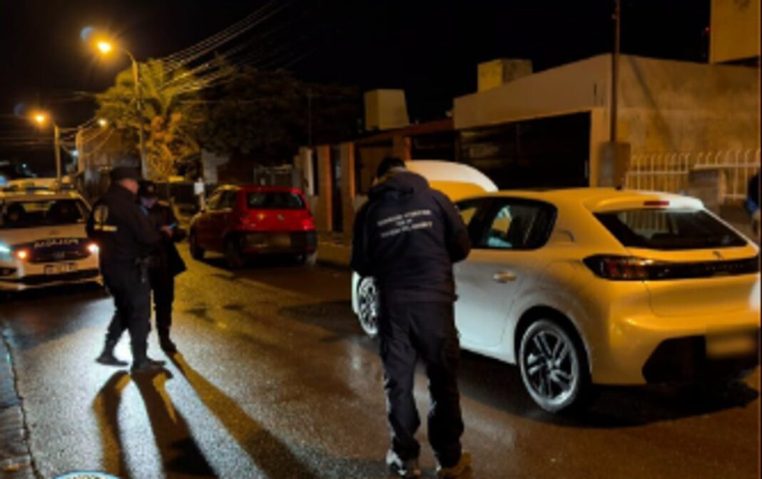 Peugeot 208 blanco secuestrado en Comodoro Rivadavia