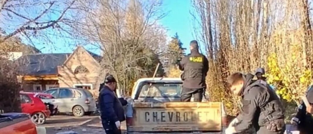 Camioneta secuestrada con carne de guanaco, ñandú y caballo en Chubut
