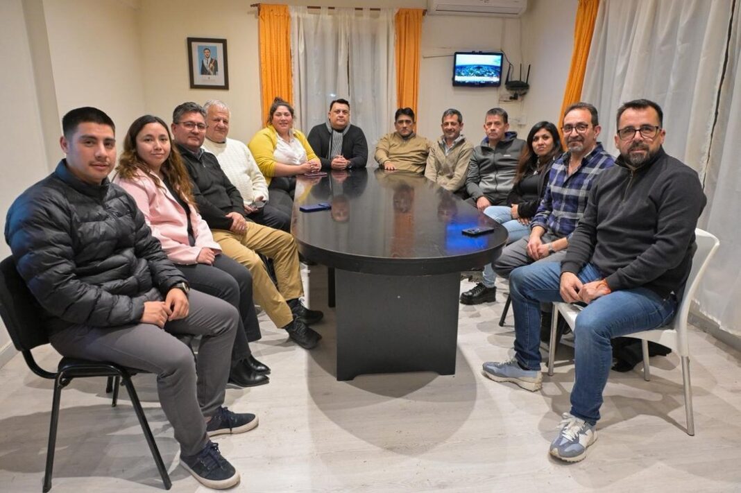 Reunión de intendentes cordilleranos de Renovación y Desarrollo en Lago Puelo