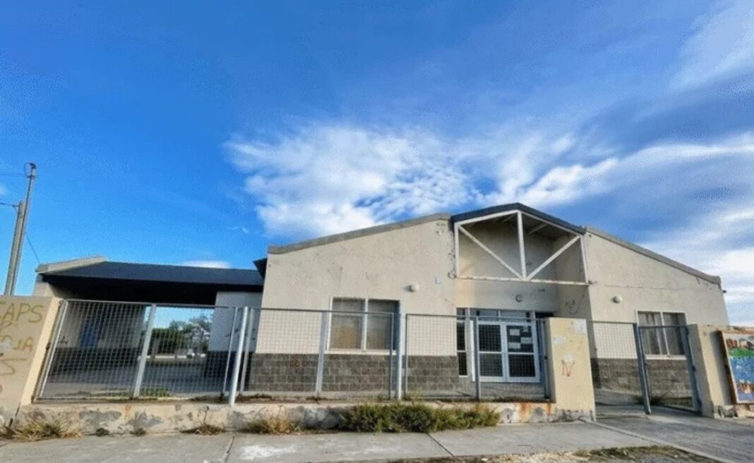 Rejas dañadas del CAPS del barrio Stella Maris tras intento de ingreso