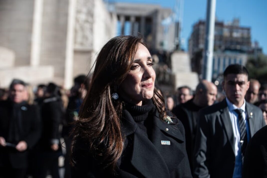 Vicepresidenta Victoria Villarruel y presidente Javier Milei en el Monumento a la Bandera