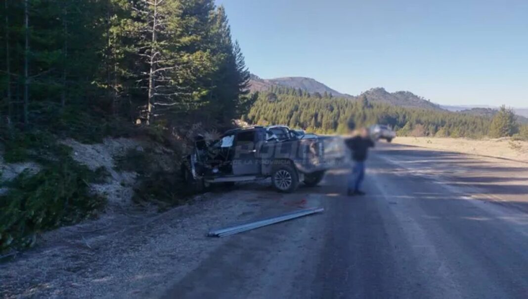 Vehículo volcado en un campo tras despiste en Ruta 13 por hielo negro