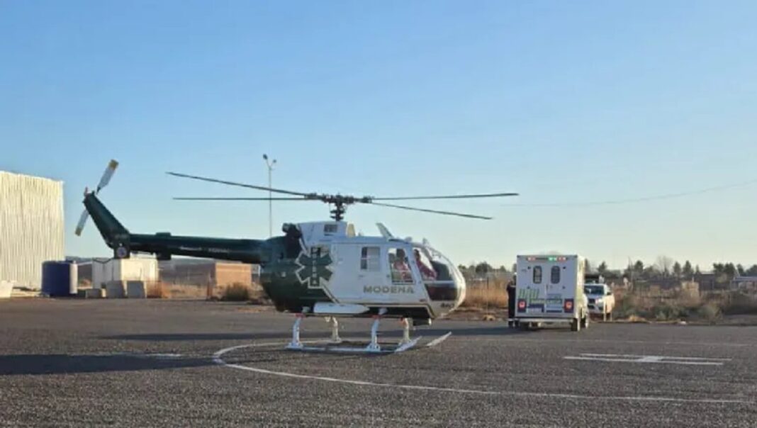Helicóptero de emergencia en zona de yacimiento petrolero en Rincón de los Sauces